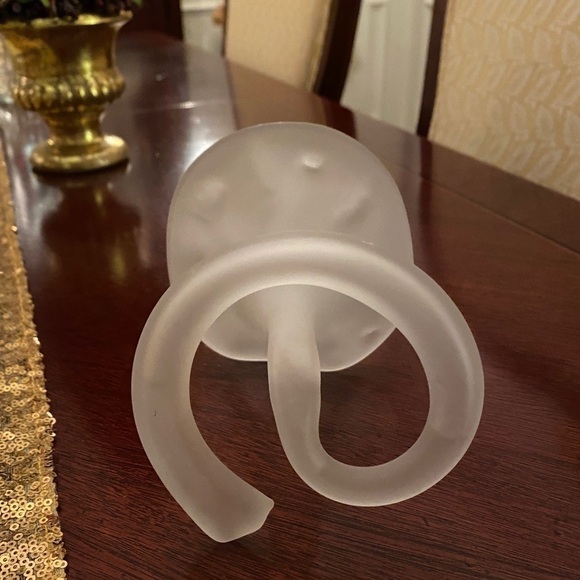 Elegant Handblown Frosted Art Glass Trumpet Bud Vase w/Spiral Stem for Footing. - Picture 7 of 8